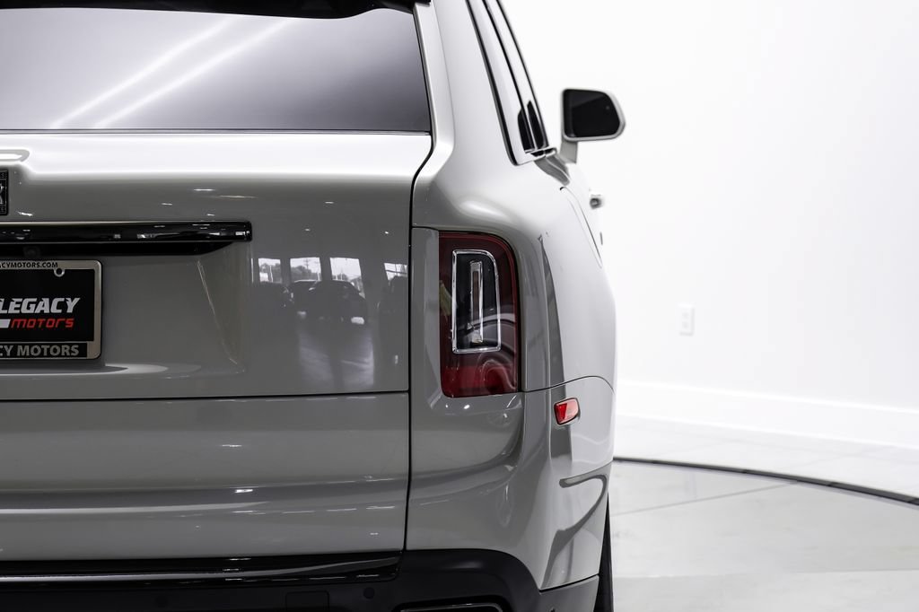 Used 2022 Rolls-Royce Cullinan Black Badge AWD/4WD image 48