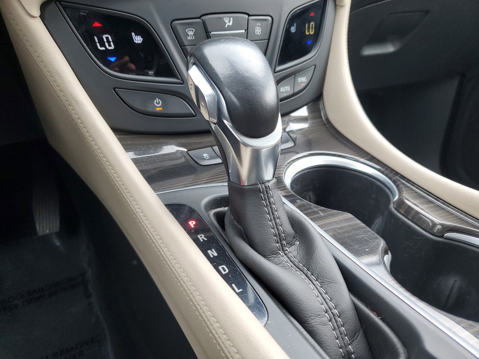 Used 2020 Buick Envision Essence w/ LPO, Cargo Package image 24