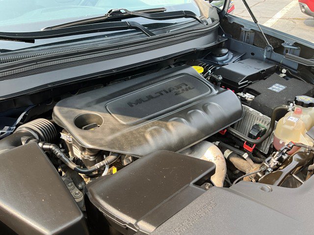 Used 2020 Jeep Cherokee Latitude Plus w/ Cold Weather Group AWD/4WD image 11