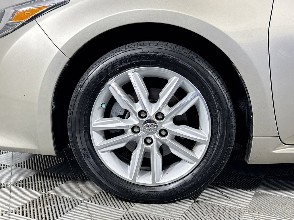 Used 2015 Toyota Avalon XLE FWD image 29