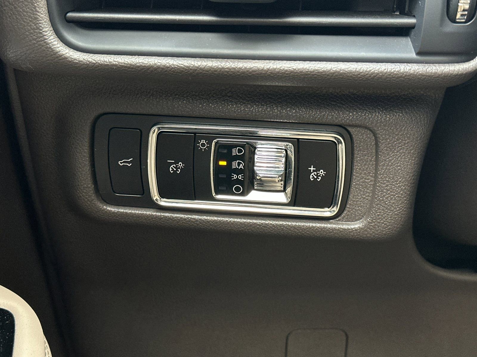 Used 2023 Lincoln Corsair Reserve w/ Equipment Group 201A image 32