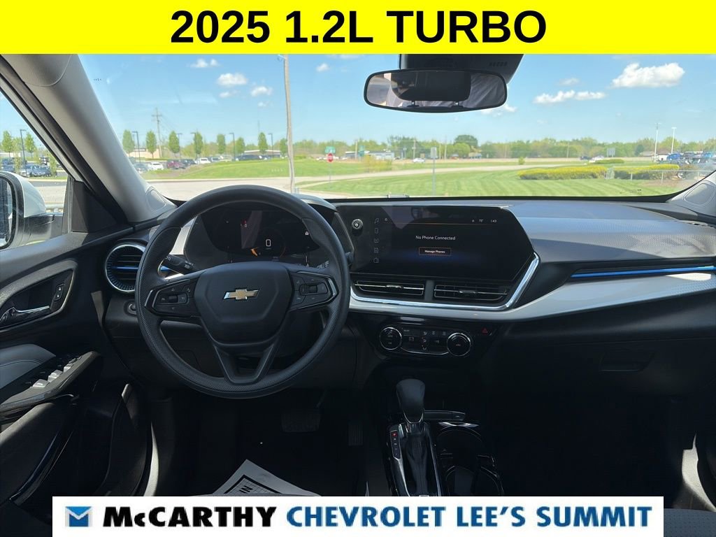 Used 2025 Chevrolet Trax LT FWD image 29