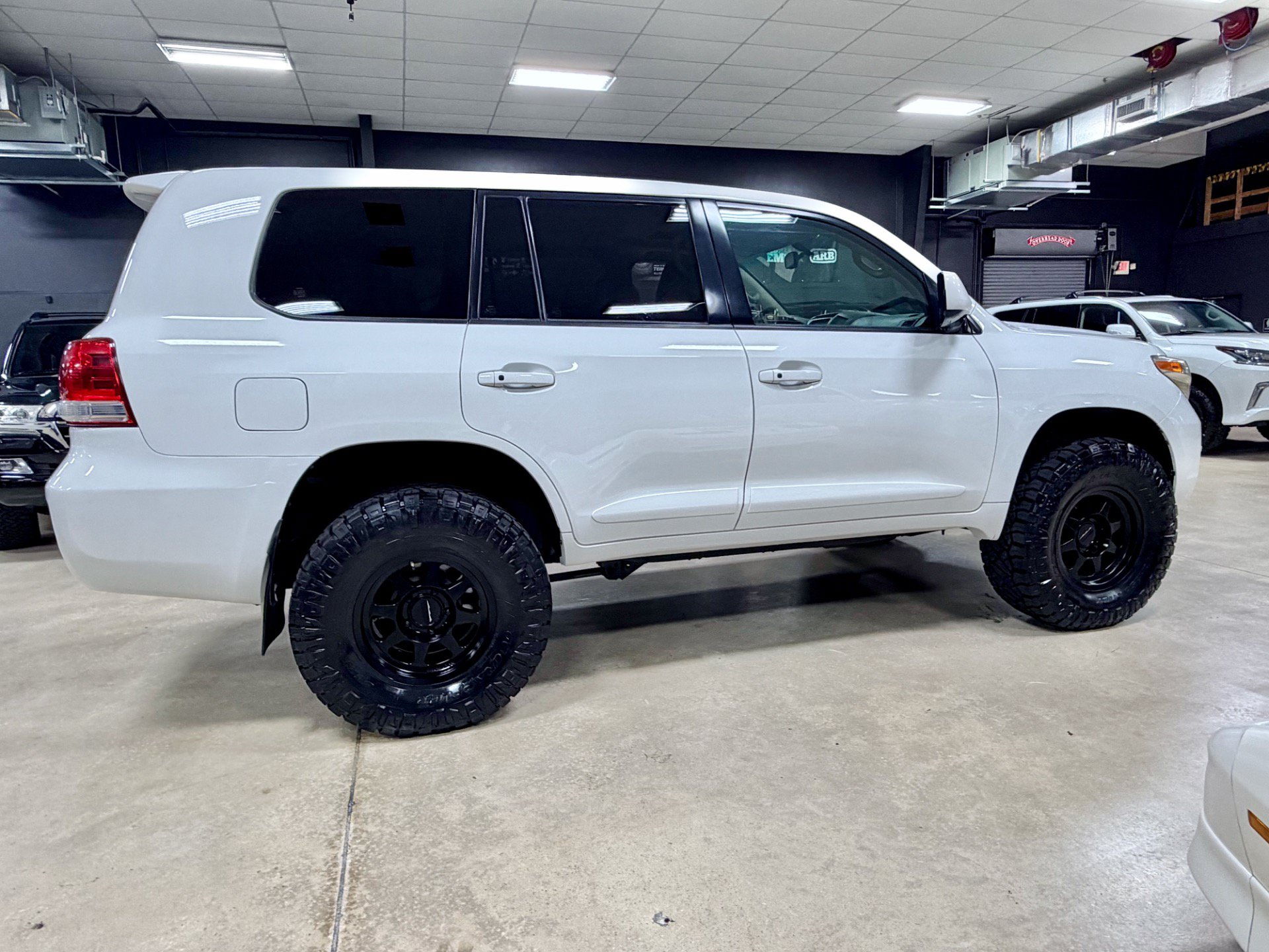 Used 2009 Toyota Land Cruiser w/ Upgrade Pkg AWD/4WD image 6
