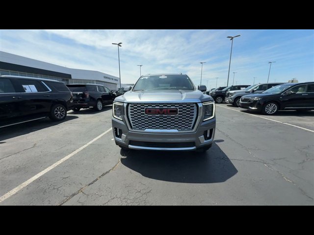 Certified 2021 GMC Yukon Denali w/ Denali Premium Package AWD/4WD image 3