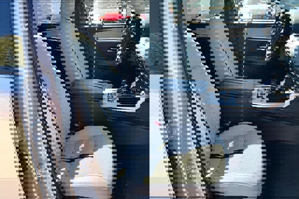 Used 2024 MAZDA CX-90 Plug-In Hybrid w/ Premium Pkg image 6