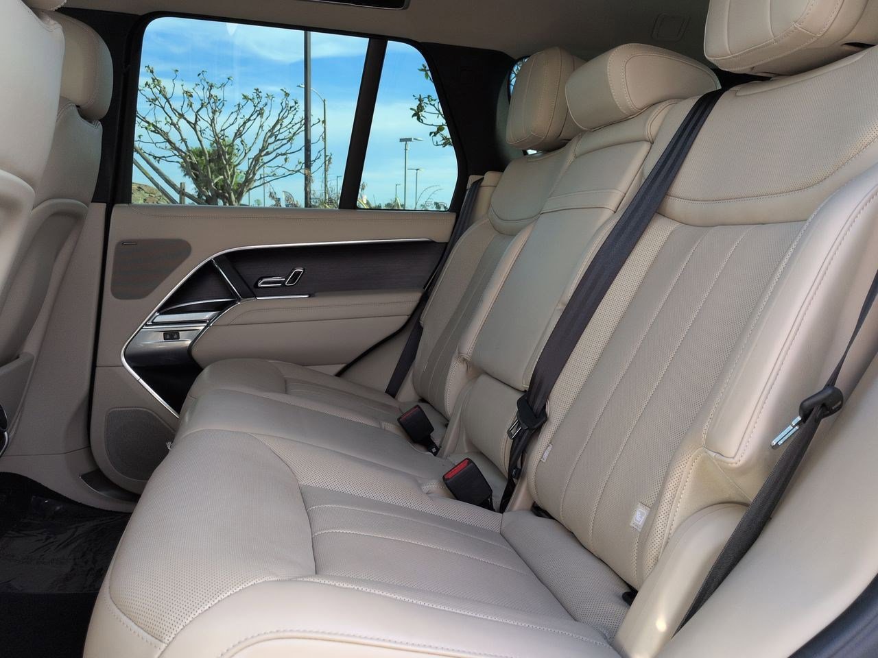 Used 2024 Land Rover Range Rover SE image 23