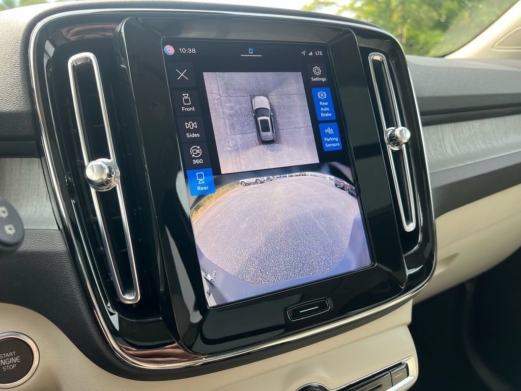 Certified 2025 Volvo XC40 B5 Plus AWD/4WD image 19