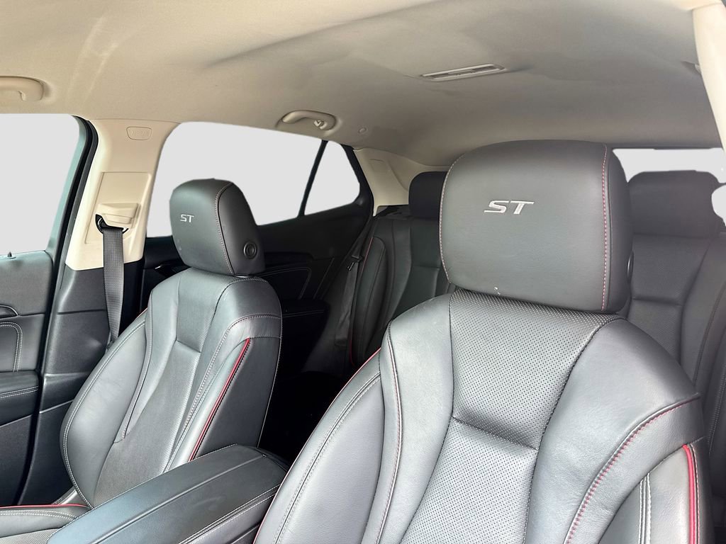 Used 2022 Buick Envision Essence w/ Sport Touring Package FWD image 12