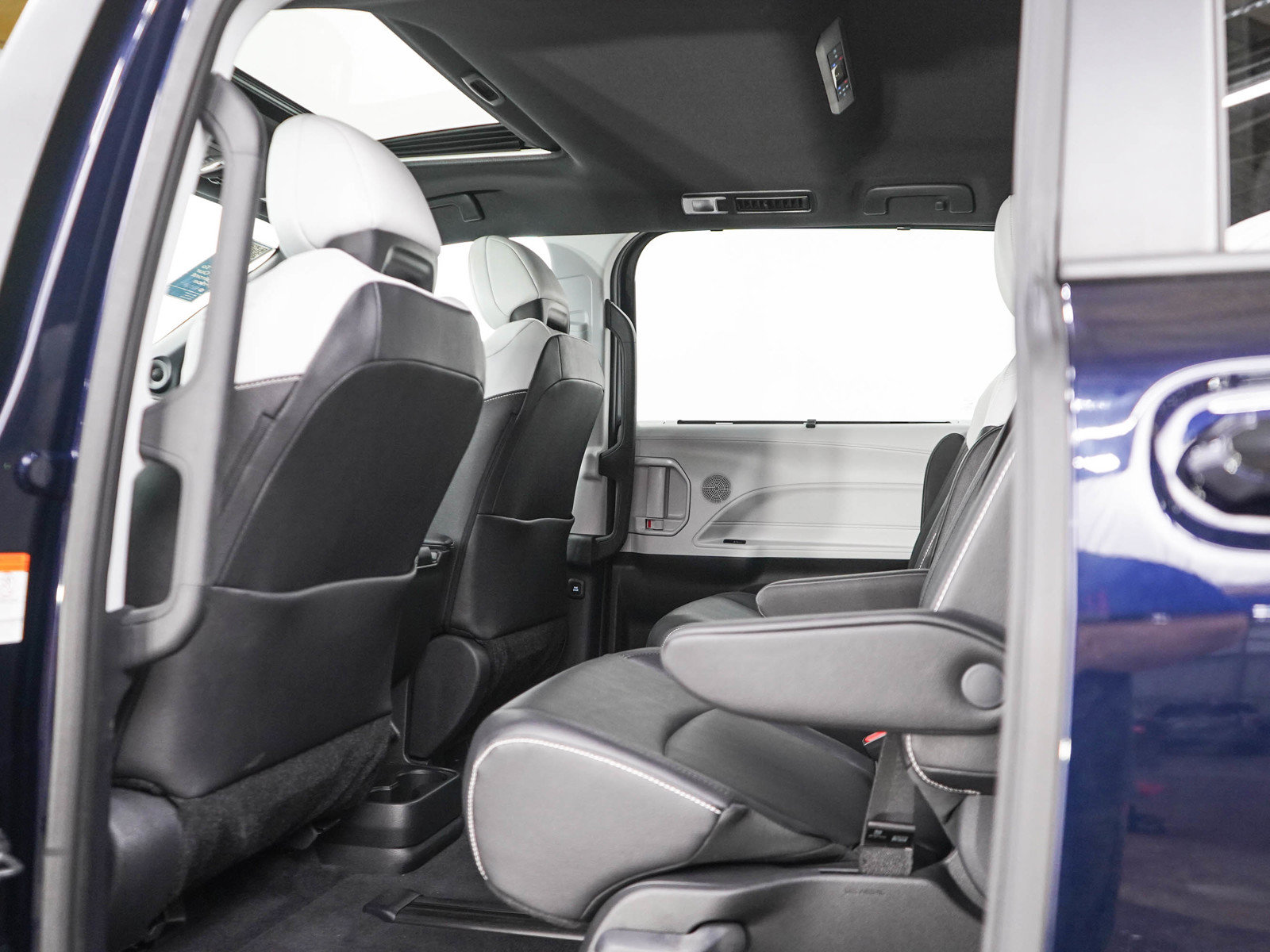 Used 2026 Toyota Sienna AWD image 20