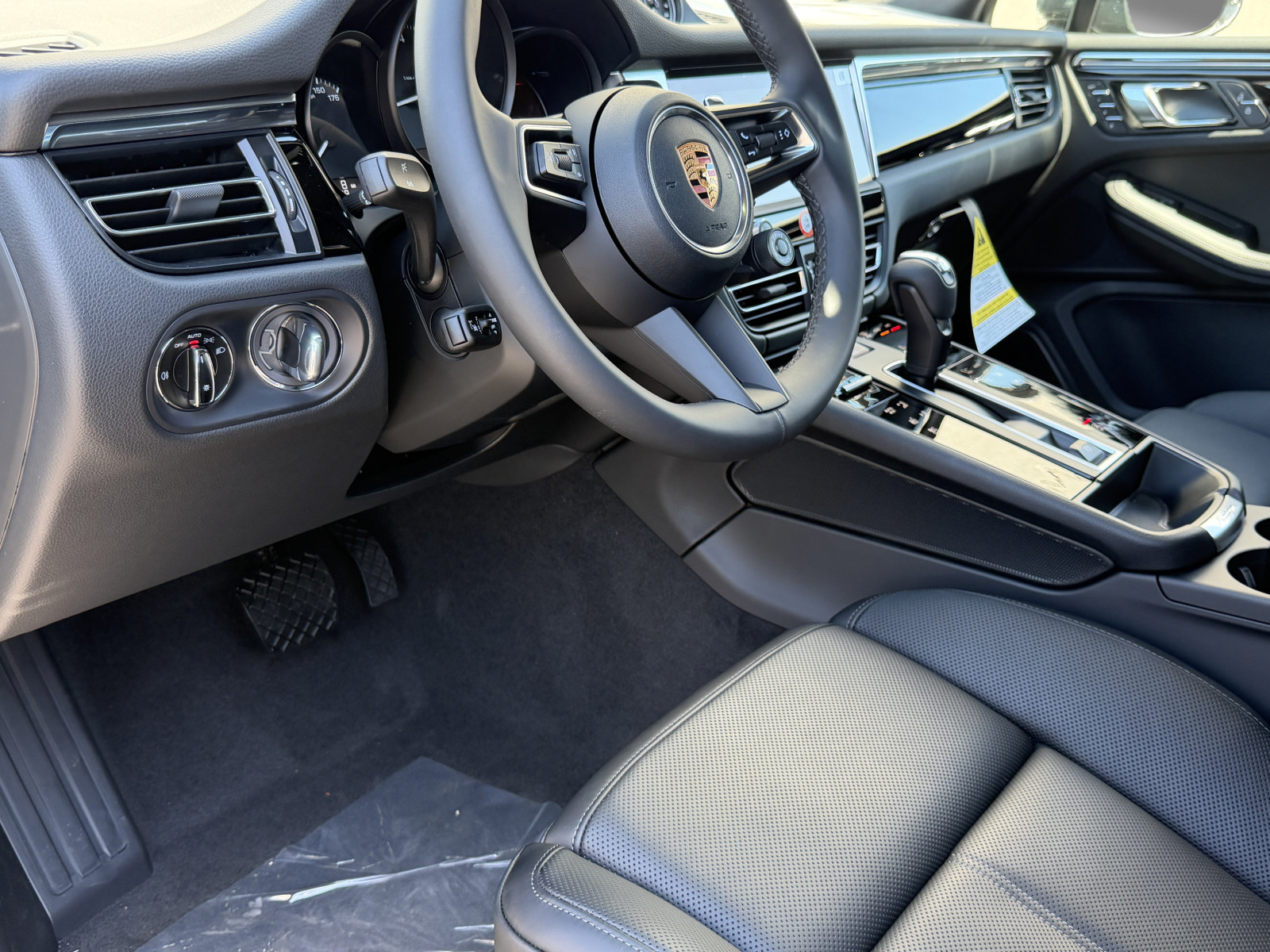 New 2026 Porsche Macan AWD/4WD image 4