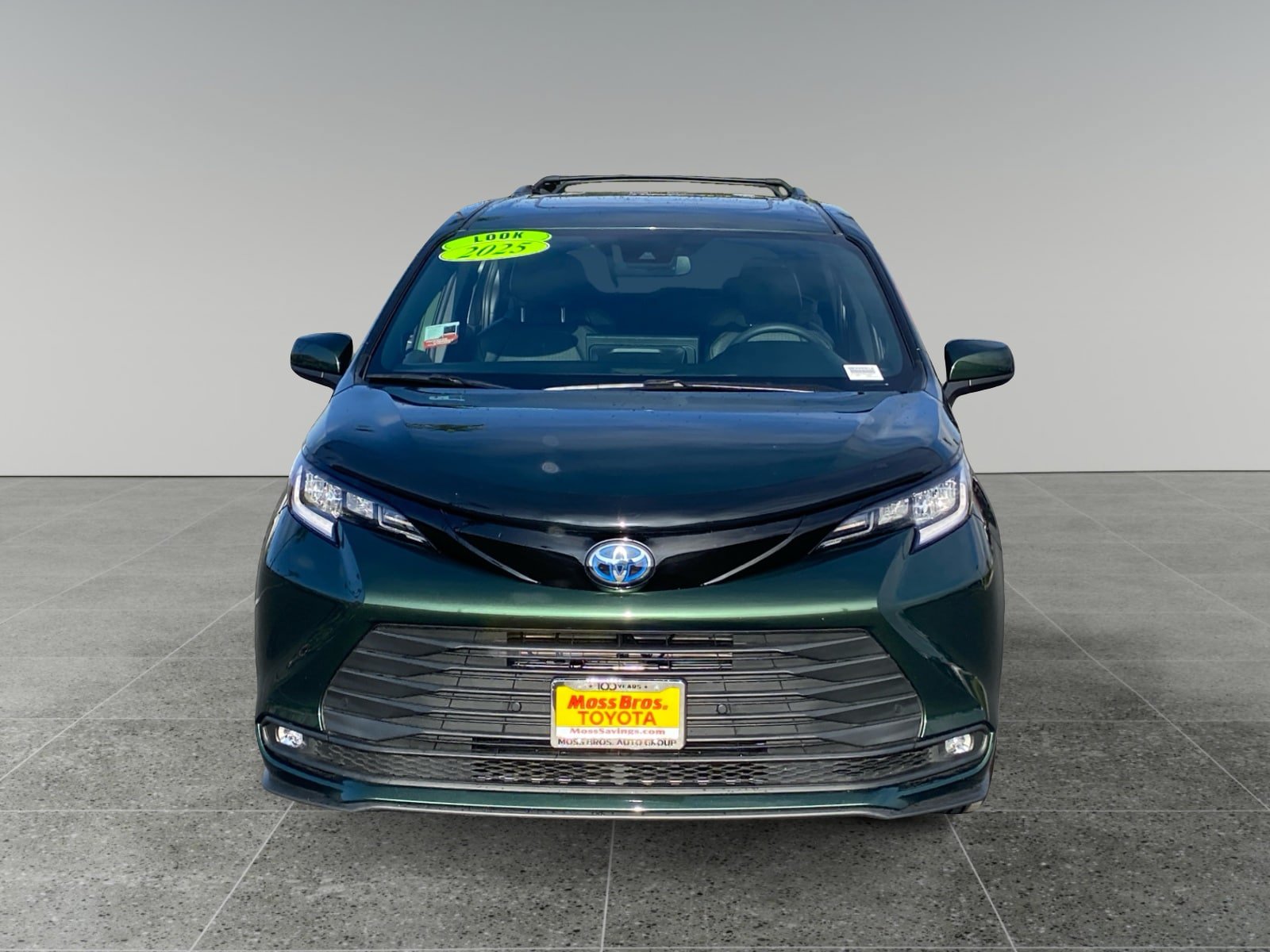 Used 2025 Toyota Sienna XLE Woodland Edition AWD/4WD image 8