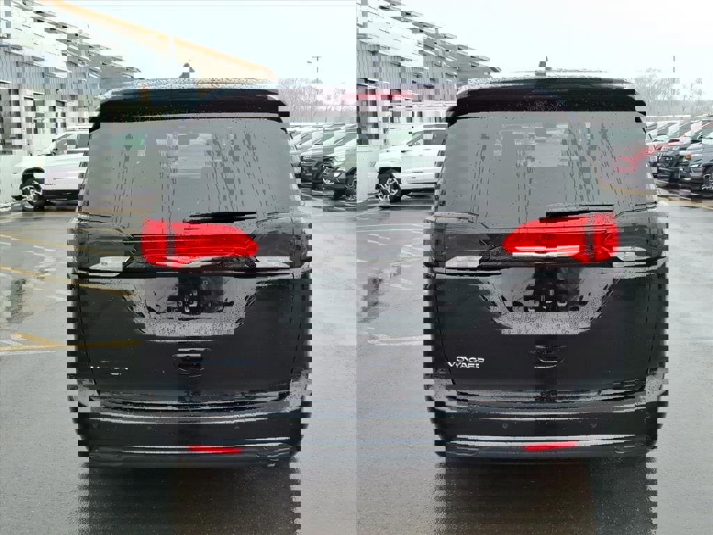 New 2026 Chrysler Voyager LX image 6