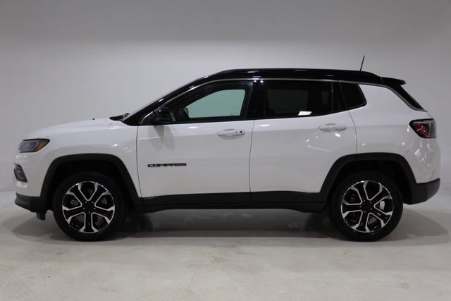 Used 2023 Jeep Compass Limited w/ Sun and Sound Group AWD/4WD image 4