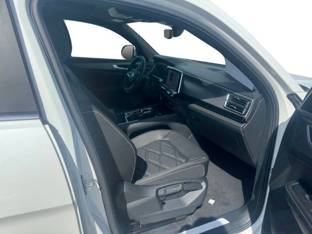 New 2026 Volkswagen Atlas Cross Sport SE FWD image 14