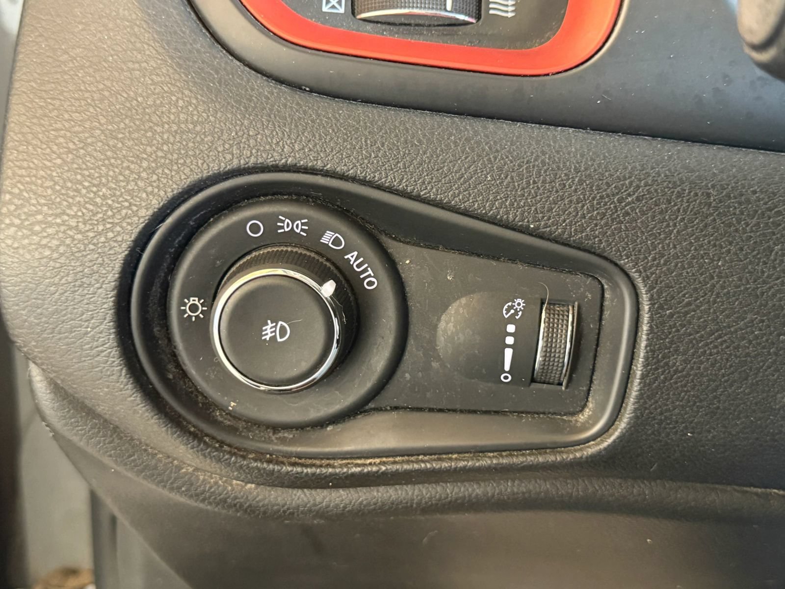 Used 2020 Jeep Renegade Sport AWD/4WD image 23