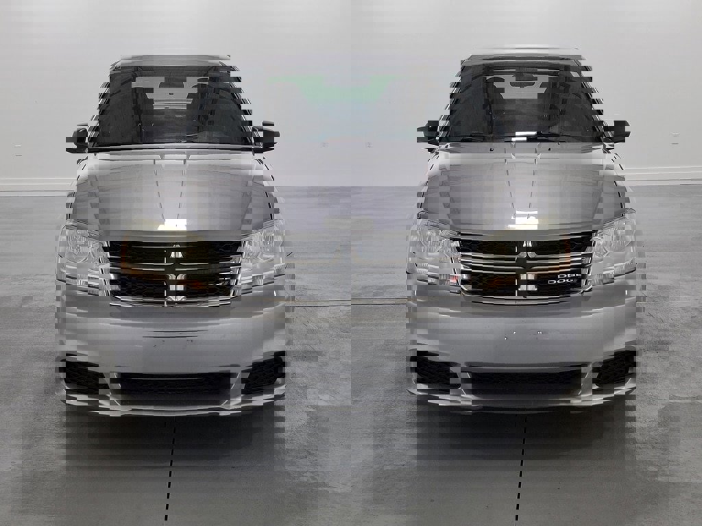 Used 2013 Dodge Avenger SE image 3