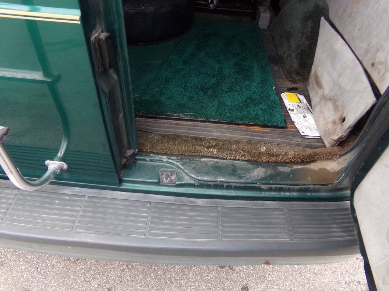 Used 1998 Chevrolet Astro w/ Convenience Group RWD image 28