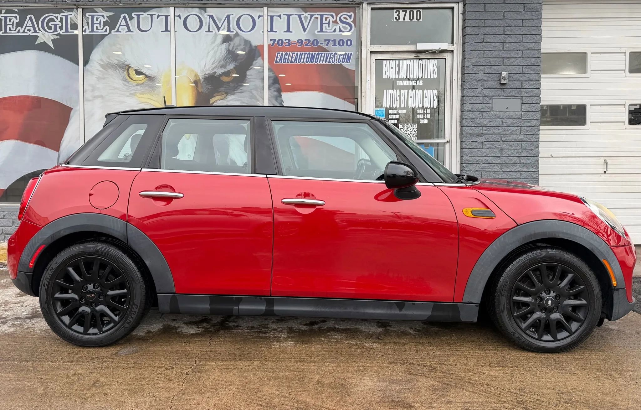 Used 2017 MINI Cooper 4-Door Hardtop FWD image 2