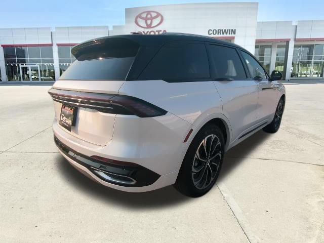 Used 2025 Lincoln Nautilus Reserve AWD/4WD image 11