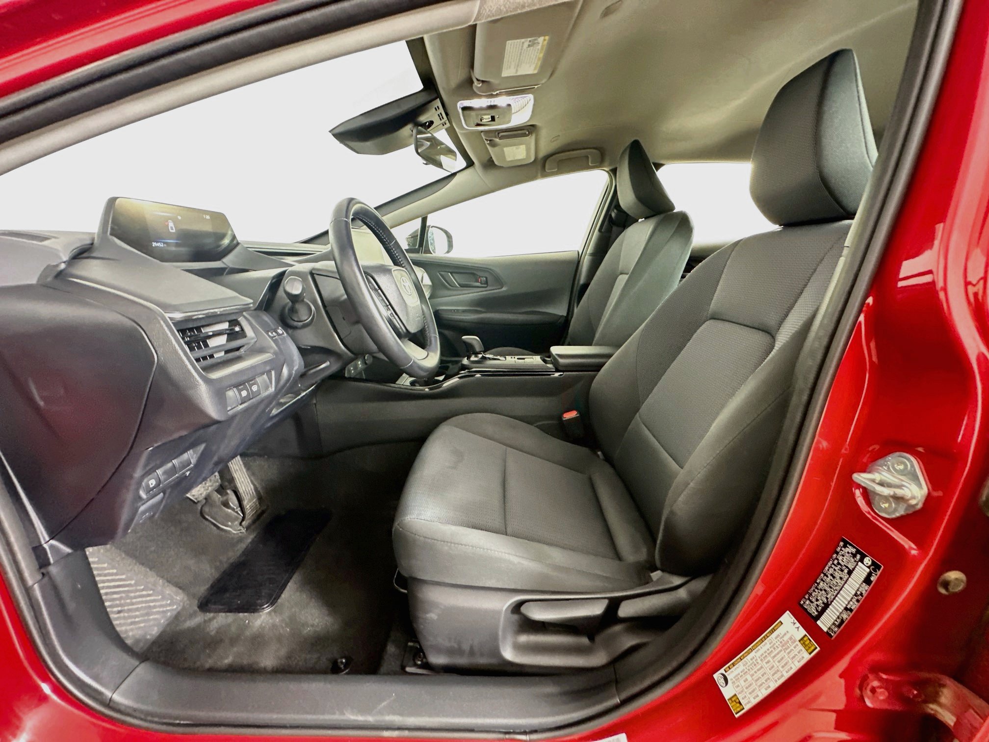 Used 2025 Toyota Prius LE FWD image 13