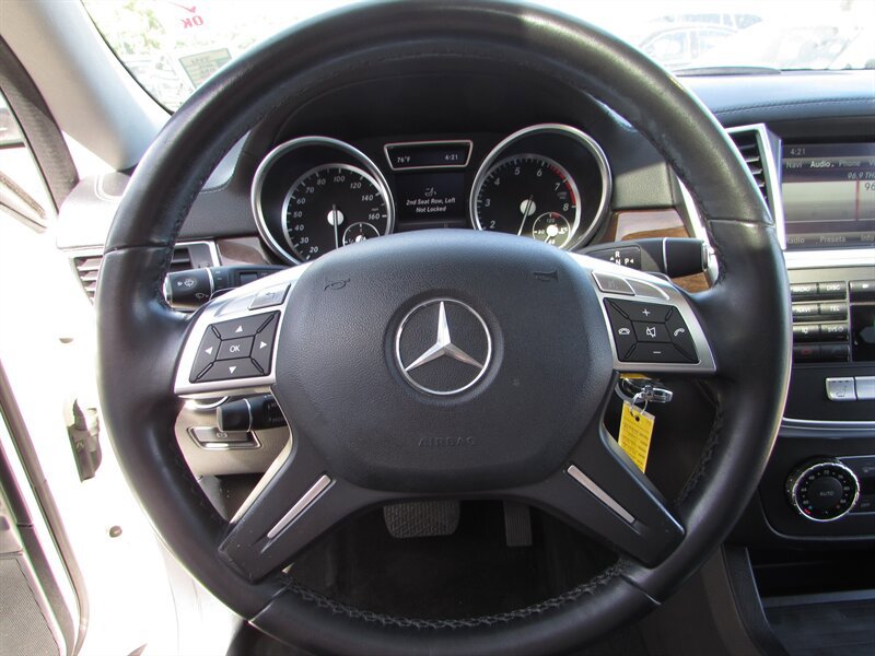 Used 2014 Mercedes-Benz GL 450 4MATIC image 23