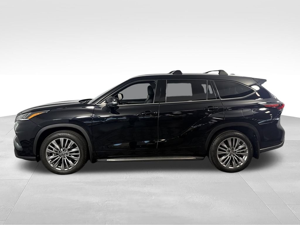 Used 2024 Toyota Highlander Platinum FWD image 7