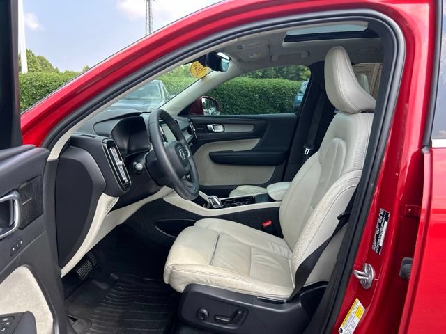 Used 2023 Volvo XC40 B4 Ultimate w/ Protection Package Premier FWD image 16