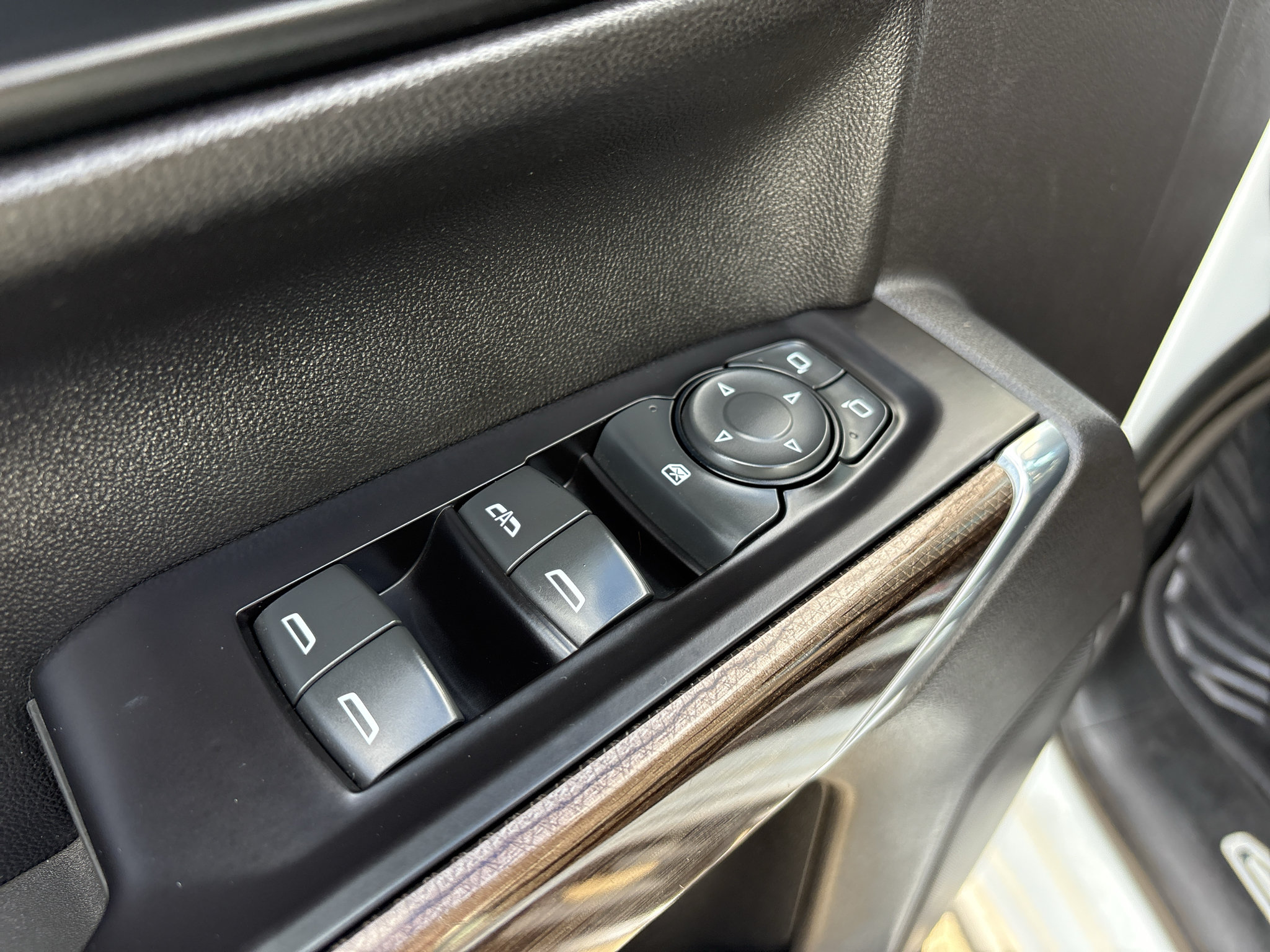 Used 2020 Chevrolet Silverado 1500 LT Trail Boss w/ Convenience Package AWD/4WD image 16