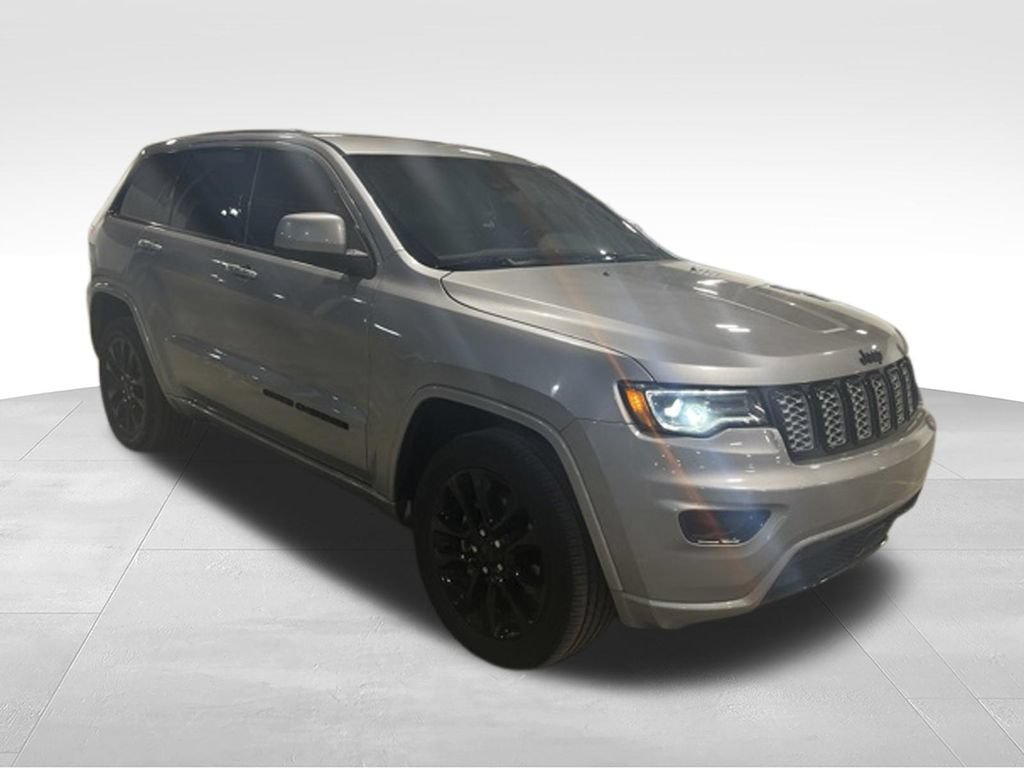 Used 2020 Jeep Grand Cherokee Altitude RWD image 5