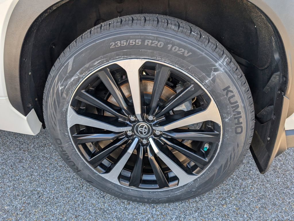 Used 2022 Toyota Highlander XSE image 32