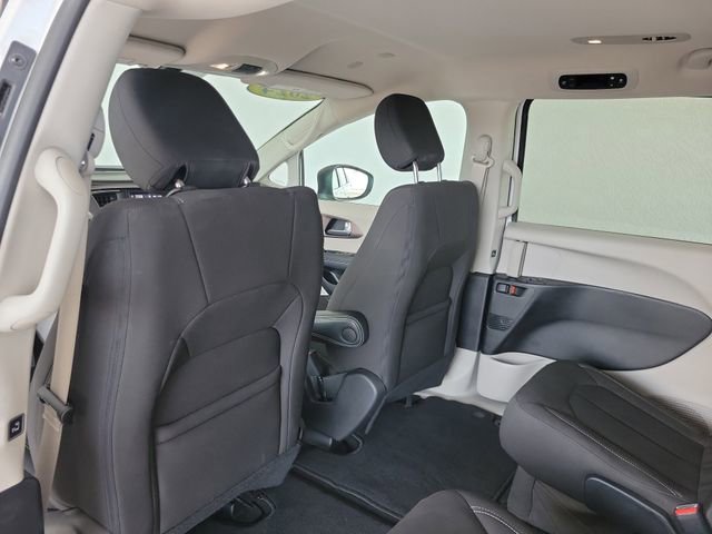 Used 2024 Chrysler Voyager LX image 22