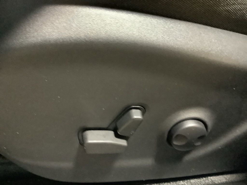 Used 2023 Jeep Cherokee Altitude Lux image 23