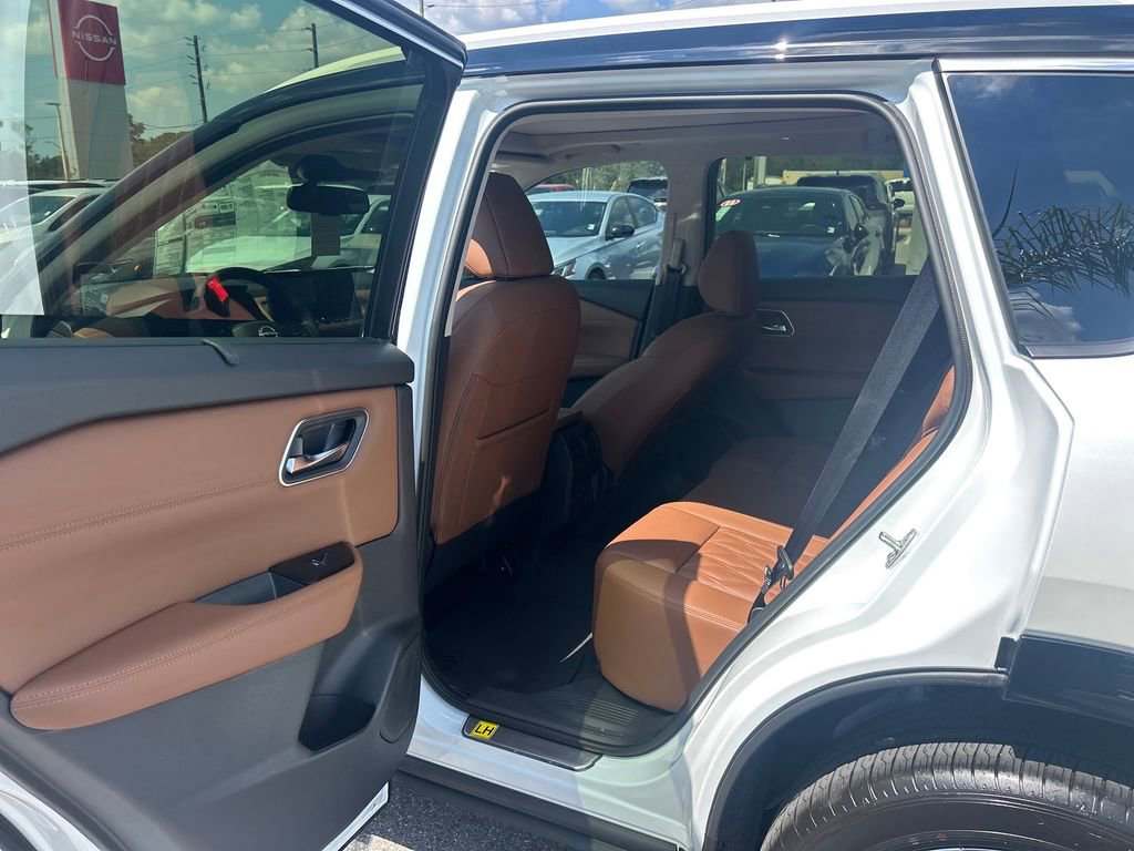 New 2026 Nissan Rogue Platinum image 18