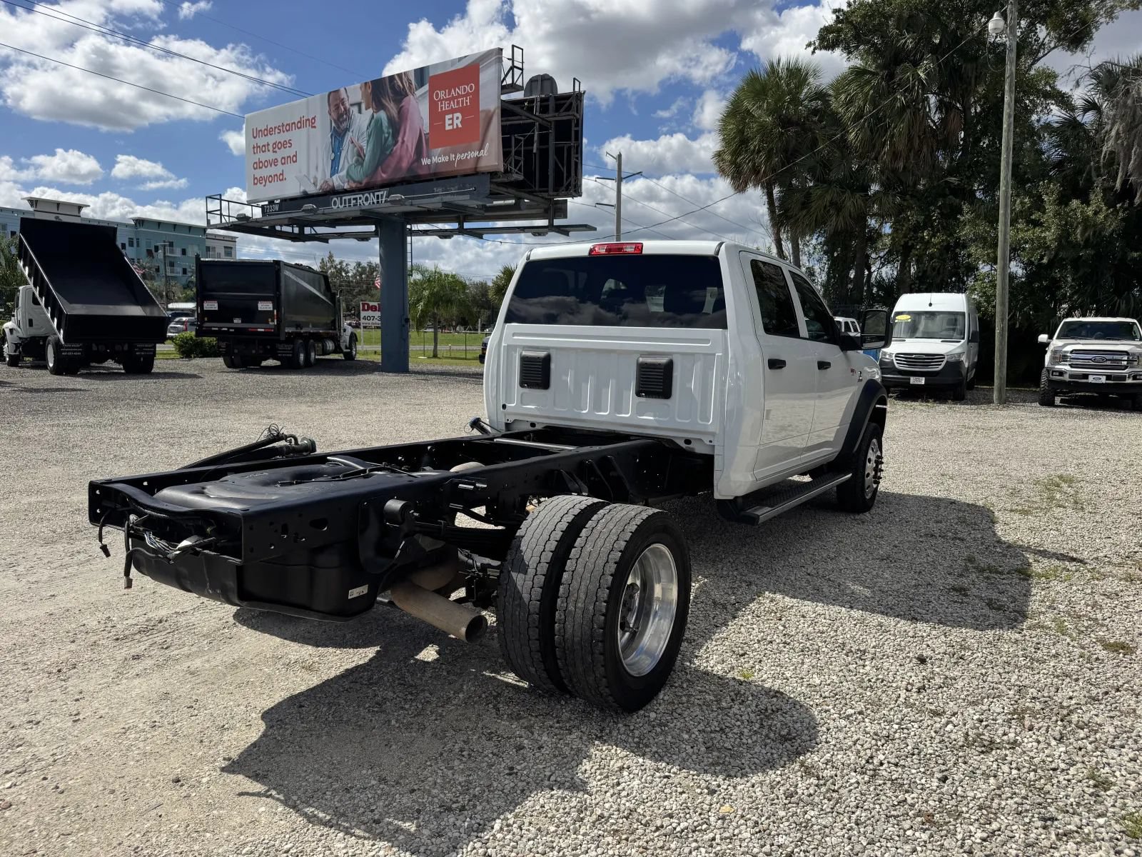 Used 2024 RAM 5500 Tradesman w/ Chrome Appearance Group AWD/4WD image 6
