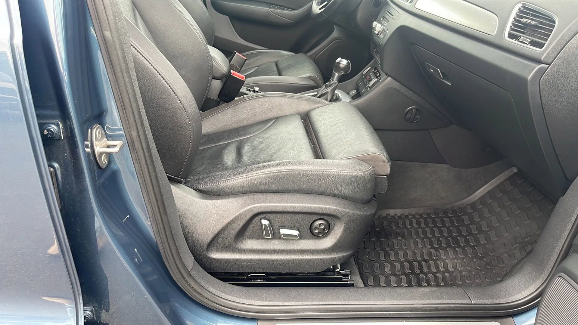 Used 2018 Audi Q3 2.0T Premium w/ Convenience Package image 15