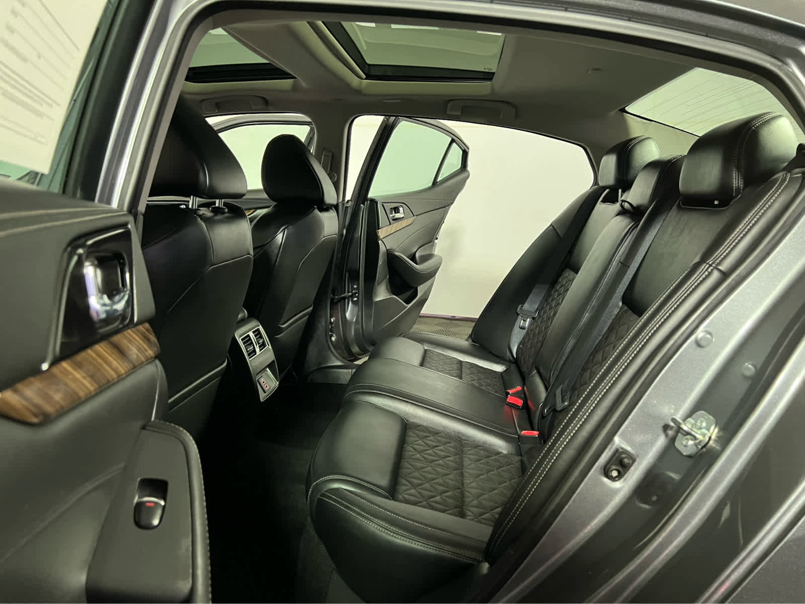 Used 2018 Nissan Maxima Platinum image 24