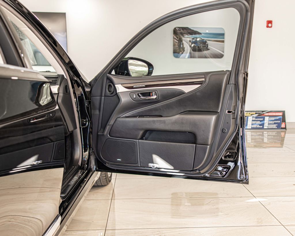 Used 2017 Lexus LS 460 w/ Comfort Package image 43