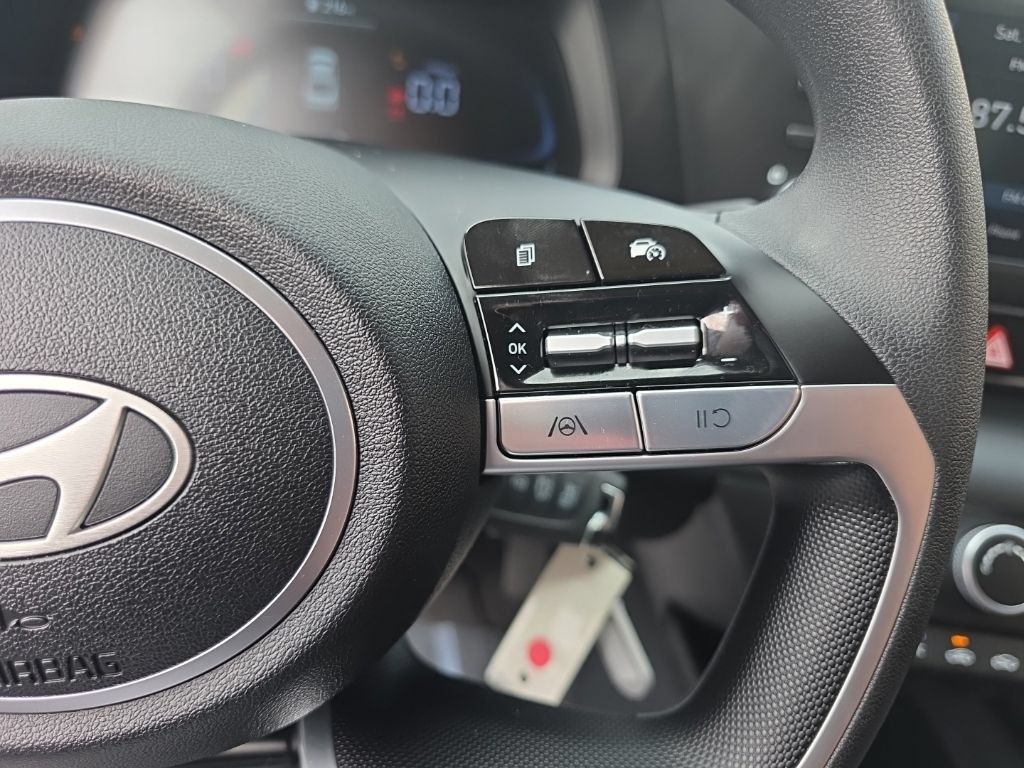 Used 2024 Hyundai Elantra SE FWD image 12