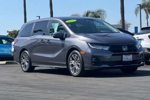 Used 2025 Honda Odyssey Touring image 2