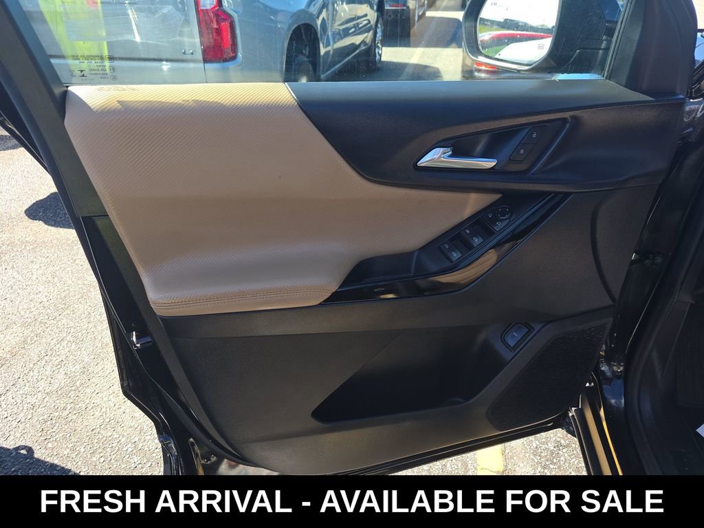 Used 2025 Chevrolet Equinox ACTIV image 8