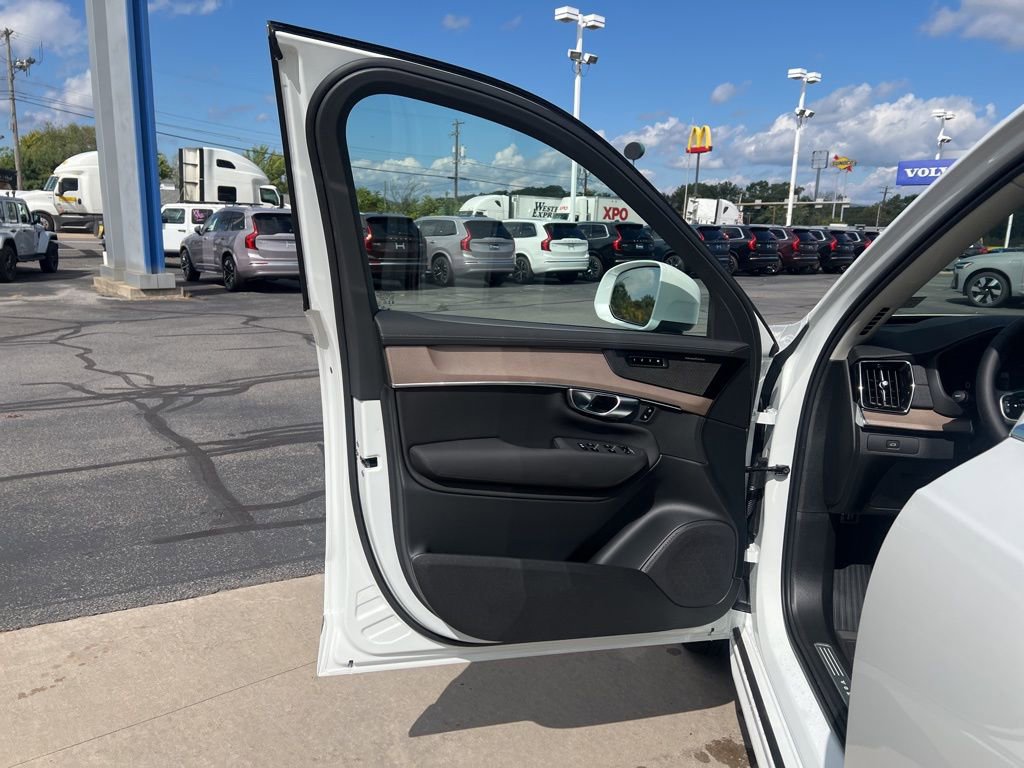 New 2026 Volvo XC90 B6 Plus w/ Protection Package Premier image 12