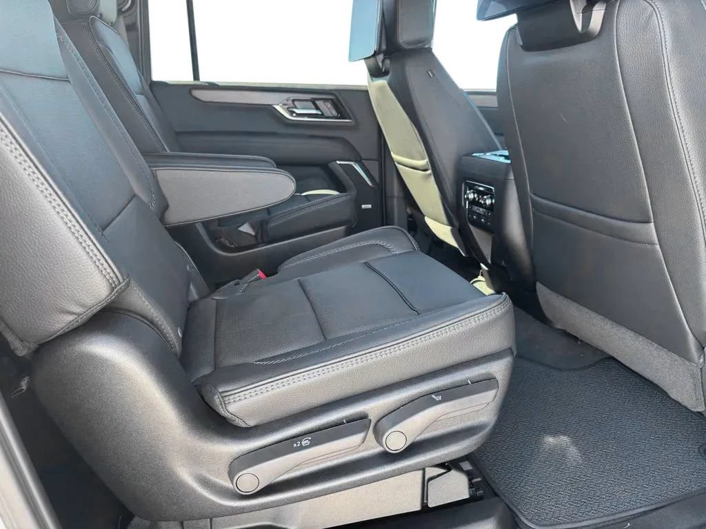 New 2026 GMC Yukon XL Denali w/ Denali Reserve Package AWD/4WD image 17
