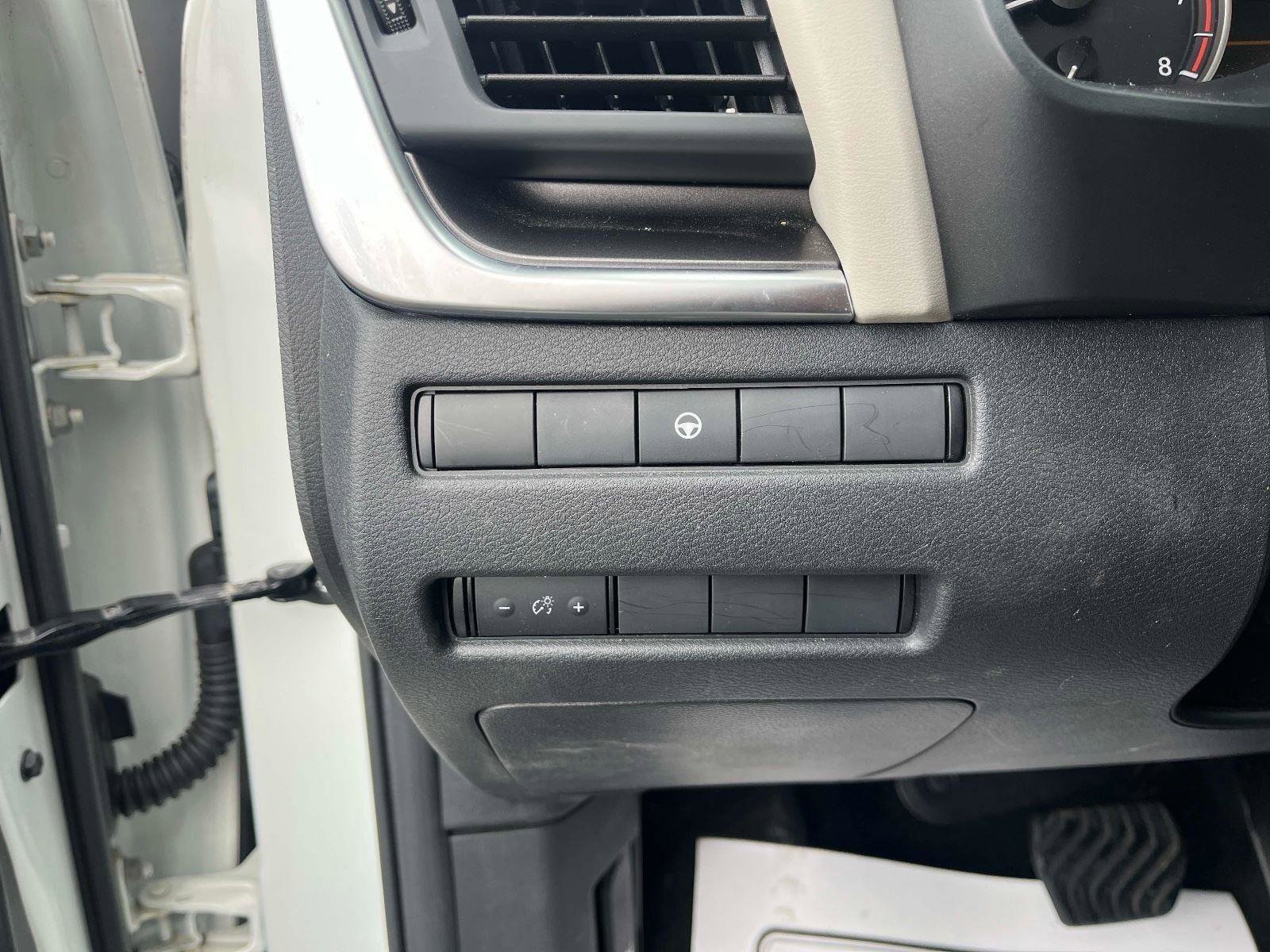 Certified 2023 Nissan Rogue SV image 30