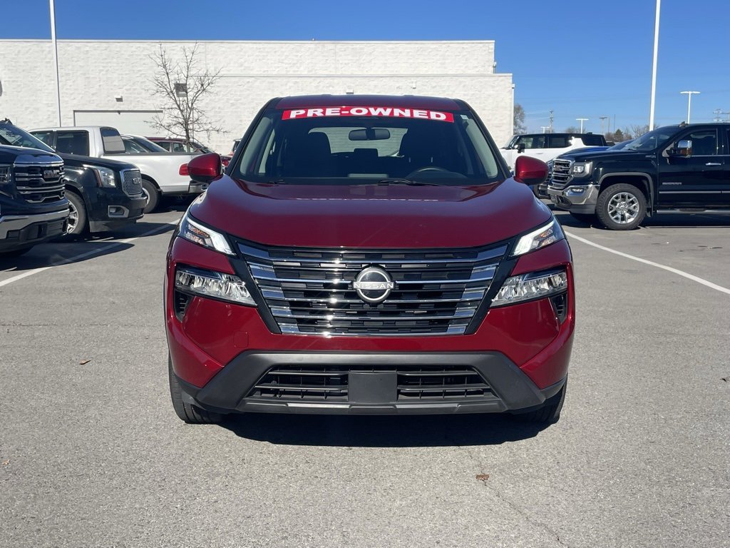 Used 2025 Nissan Rogue SV image 2