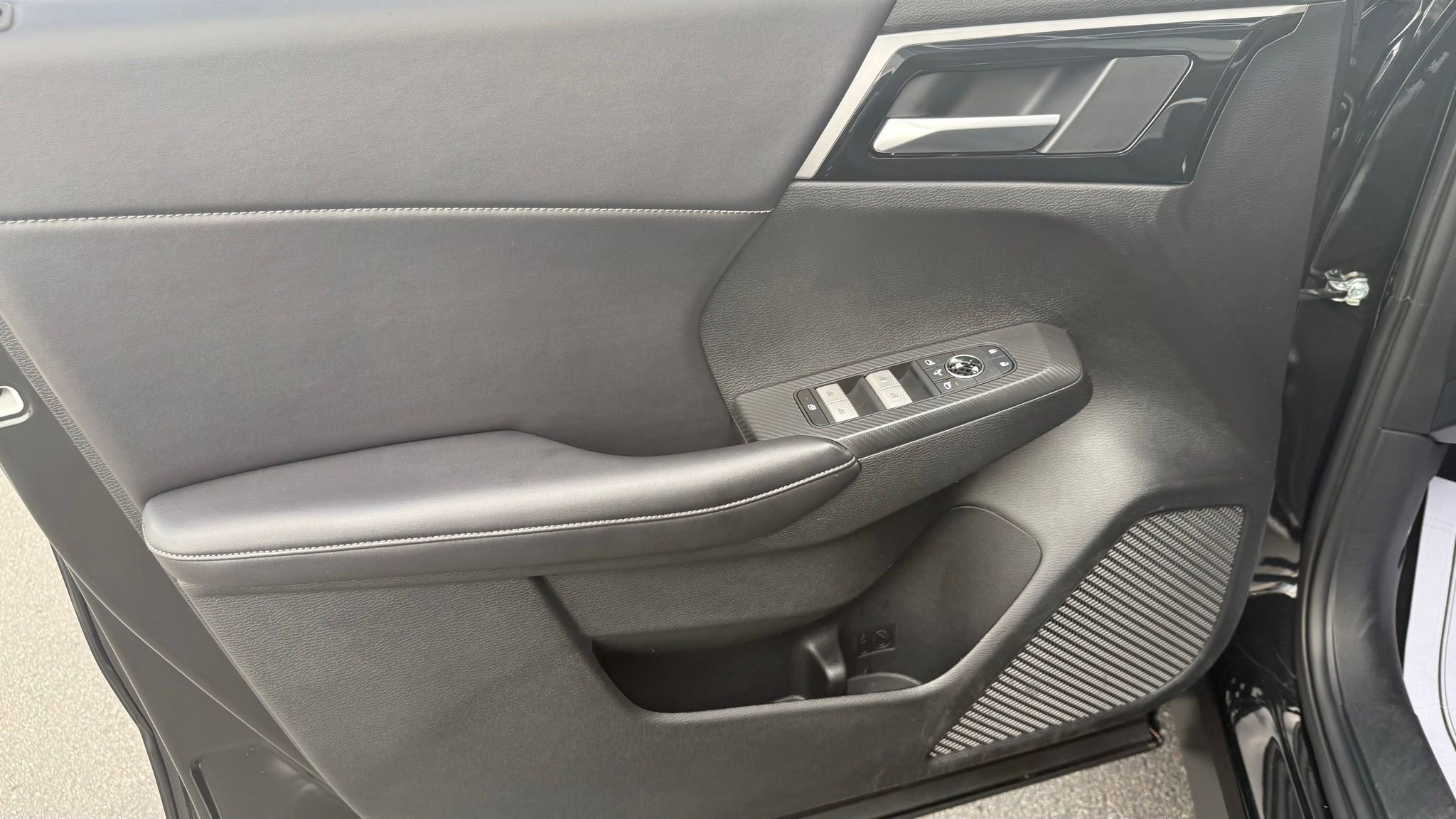 Used 2024 Mitsubishi Outlander SE image 37
