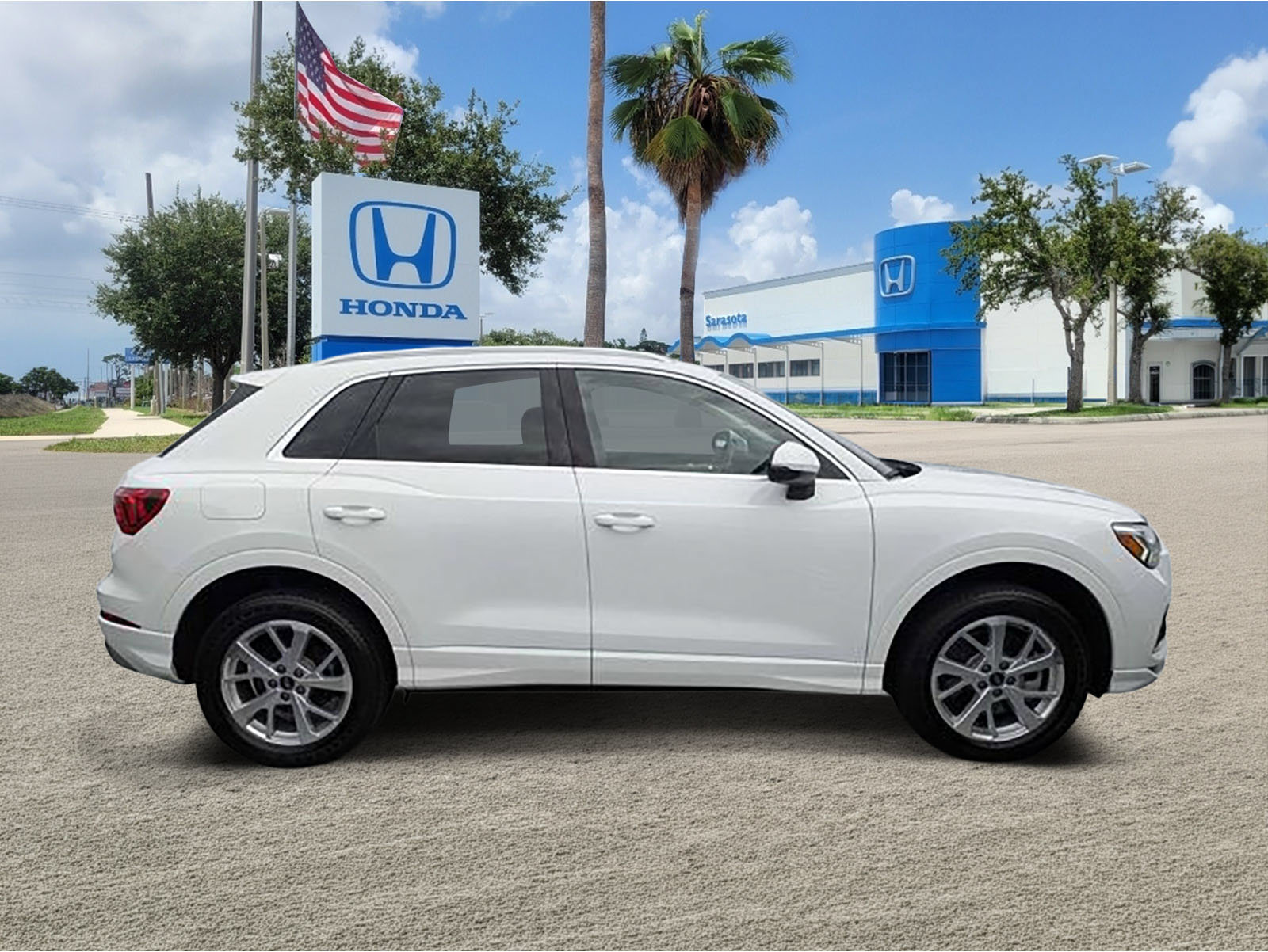 Used 2023 Audi Q3 2.0T Premium AWD/4WD image 2