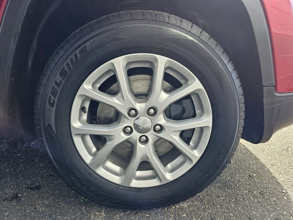 Used 2016 Jeep Cherokee Latitude w/ North All-Season Group image 8