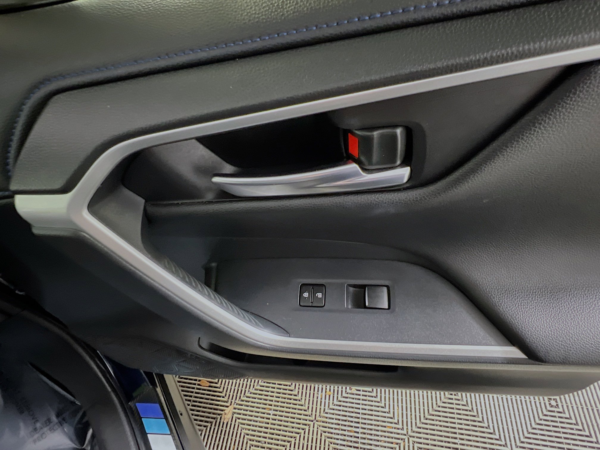 Used 2019 Toyota RAV4 XSE image 32