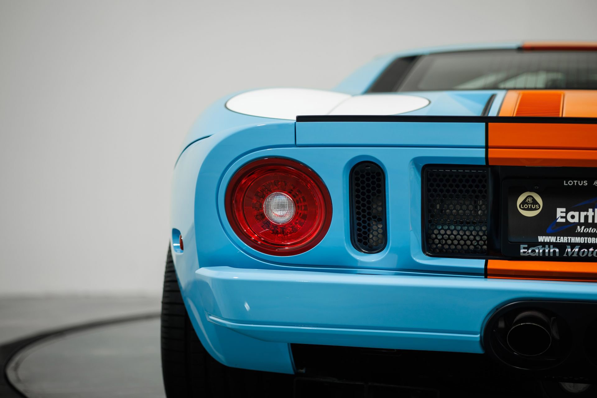 Used 2006 Ford GT RWD image 22