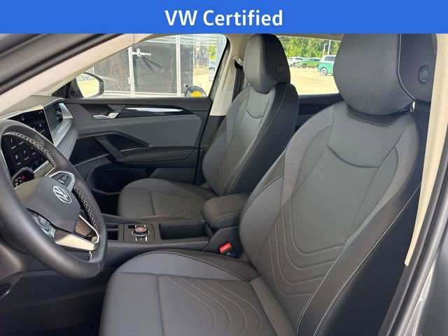 Used 2025 Volkswagen Tiguan SE image 13